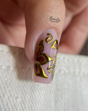 Charger l'image dans la galerie, Nail art tendance marron cat eyes et doré fleurs