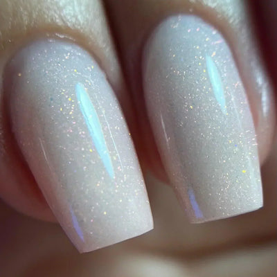 Acrygel : Résistance, Polyvalence et Esthétique pour des Ongles Parfaits