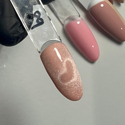 Tuto Cat Eyes : maîtriser l’effet avec le Cat Eyes Cristal n°101
