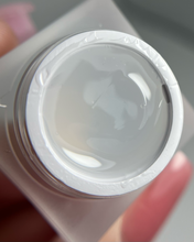 Charger l'image dans la galerie, Zoom sur la texture épaisse du Gel 3D Ligne Clear Beauty Passion France, montrant la consistance haute densité du gel transparent pour décors en relief.
