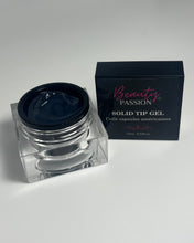 Charger l'image dans la galerie, Texture du Solid Tip Gel Clear : un gel solide transparent qui ne coule pas, idéal pour une catalysation optimale sans chauffe.
