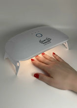 Charger l'image dans la galerie, Pack Vernis Semi-Permanent Complet avec Lampe — Tenue 3 Semaines | Beauty Passion
