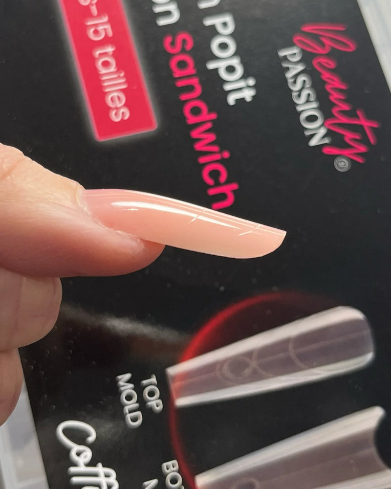 Produits professionnels pour rallongement ongles en gel avec moules Popits Sandwich et gel auto-égalisant rose naturel.