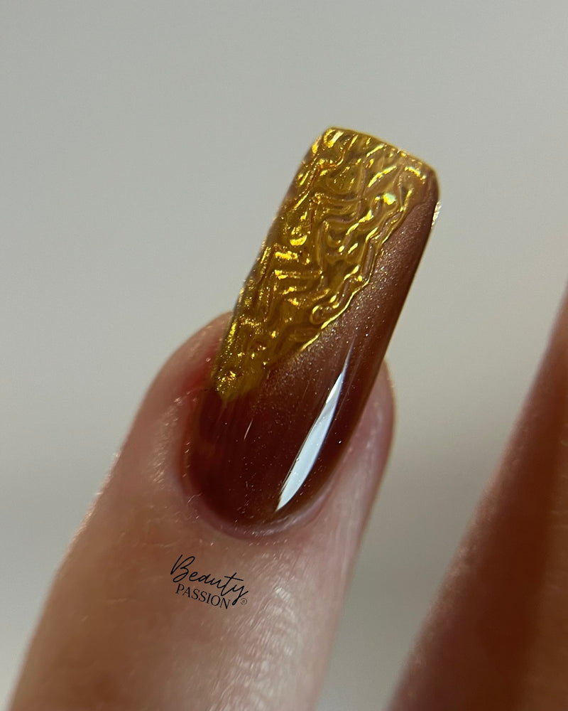 Chrome dorée sur gel texturé 3D et cat eyes marron dorée 