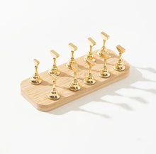Charger l'image dans la galerie, Présentoir magnétique pour capsule américaine ou press on nail 10 pièces dorée
