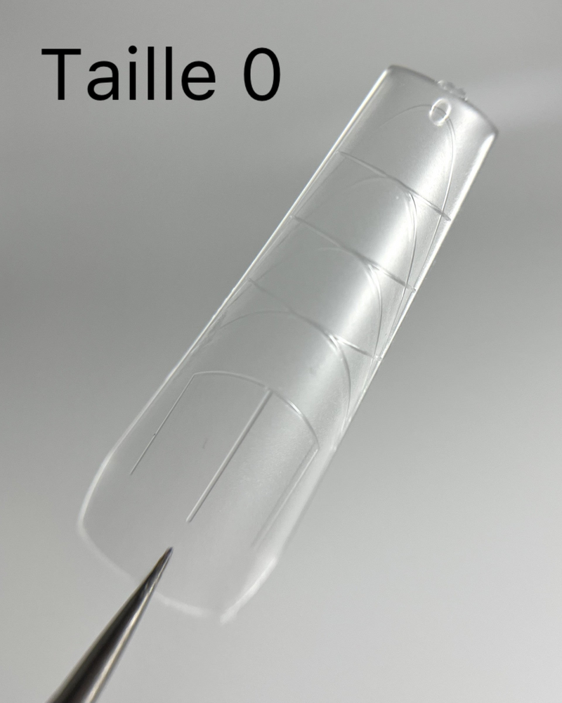Zoom sur les 40 capsules transparentes sorties de leur sachet de recharge Beauty Passion.