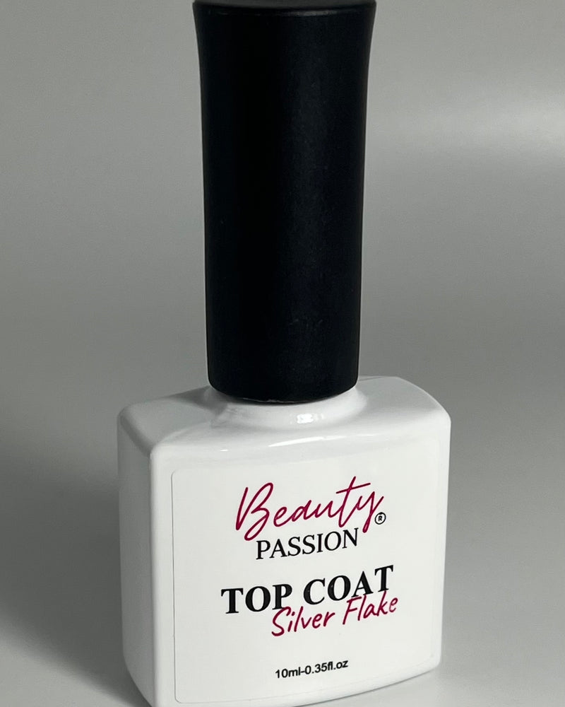 Flacon de Top Coat Silver Flakes avec finition aux feuilles d’argent pour manucure professionnelle.
