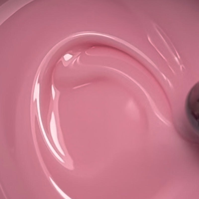 Texture fluide et stable du Builder Gel Rose Beauty Passion, gel auto-égalisant haute couvrance qui ne coule pas dans les cuticules.