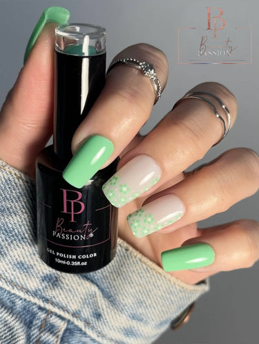 vernis semi permanent vert d'eau - Beauty Passion